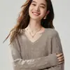 Suéter de Cachemira con Cuello en V 2026 Otoño/Invierno Nuevo para Mujer Tejido de Punto Trenzado Capa Base Estilo Dulce Color Sólido Suéter Cálido