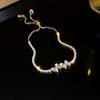 Pulseira super brilhante colorida de zircônia adorável em forma de cobra e borboleta, pulseira de temperamento de luxo leve, pulseira de nicho de personalidade de alta qualidade para mulheres