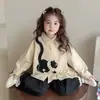 Conjunto de Roupa para Meninas Primavera e Outono 2026 Novo Estilo Coreano Conjunto de Moda para Meninas Pequenas, Calça de Bolinhas Gato Preto, Conjunto Elegante de Duas Peças