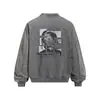 Estampa de retrato criativa, estilo retrô americano, efeito desgastado, moletom gola redonda, sportswear masculino de corte solto para primavera e outono, moda de rua