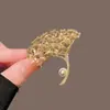 Elegante Broche de Hoja de Ginkgo, Exquisito Broche de Cristal de Alta Gama para Mujer, Pin de Accesorios de Diseño de Nicho de Lujo Ligero