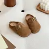 Sandálias Birkenstock Fechadas Novas Outono 2026 para Meninas Sapatos Infantis Modernos com Solado Macio Antiderrapante Calçados Casuais Versáteis