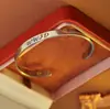 Pulseira em aço inoxidável em formato de coração transfronteiriça, pulseira de cruz banhada a ouro 18k à prova d'água, acessório de borboleta de alta qualidade europeu e americano para mulheres