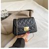 Bolsa Feminina Ins Popular 2025 Bolsa Transversal de Corrente Coreana Popular e da Moda Bolsa de Mão com Fecho da Moda Bolsa Quadrada Pequena