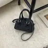 Bolso de Concha de Lunares de Moda con Diseño de Nicho Estilo Coreano 2026 Bolso de Hombro Cruzado Simple y Elegante para Mujer Exquisito y con Estilo