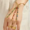 Acessório estiloso em camadas, doce e cool: Pulseira entrelaçada em aço inoxidável 316 banhada a ouro 18k com zircônia colorida em formato de coração para mulheres
