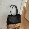 Bolso de Hombro Cruzado de Mimbre de Nicho para Mujer 2026 Nuevo Verano Gran Capacidad para Viajes Cotidianos Elegante Bolso Tote de un Solo Hombro