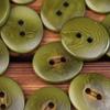 Hebilla de fruta natural ovalada de dos ojales aguacate caramelo ropa infantil accesorios irregulares botón suéter abrigo otoño e invierno