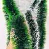 2,6m Camadas de Decorações de Natal Criptografadas em Verde Escuro com Bordas Brancas e Verdes, Fitas Coloridas, Flocos de Neve e Tiras de Pelo Branco para Decoração de Cenário