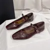 Sapatos de Salto Bloco Mary Jane Pequenos de Couro Femininos 2026 Estilo Coreano Vento da Noite Temperamento Comute Sapatos Únicos