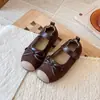 Outono 2026 Novos Sapatos de Couro Infantis Estilo Floresta Retrô Laço Camurça Baixo Estilo Ballet Sapatos de Princesa para Meninas