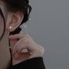 Pendientes de diamantes asimétricos huecos con destellos de amor, temperamento dulce, diseño de pendientes en forma de corazón de red de hadas súper, sentido de la marea