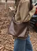 Bolsa carteiro retrô para mulheres 2023 nova moderna estilo coreano bolsa tote grande capacidade couro macio bolsa grande bolsa de ombro entrega única
