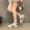 Otoño 2026 Nuevos Zapatos de Entrenamiento Retro Alemanes para Mujer Planos Casuales Deportivos Versátiles Piel Suave Zapatos Forrest Gump Mocasines Rayados