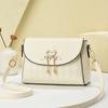 Bolsa feminina 2025 Novo estilo bolsa de ombro feminina bolsa transversal simples de alta qualidade bolsa quadrada pequena com corrente combinando com cores