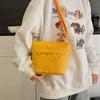 Moda Transfronteiriça Versátil Nicho Bolsa Transversal de Ombro Único para Mulheres 2025 Novo Estilo Fresco Commuter Passeio Bolsa Tote