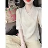 Nueva camisa de estilo chino color albaricoque con cuello en V y manga corta para mujer, nuevo producto de verano 2026, top adelgazante, versátil y rejuvenecedor