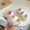 Nuevas Sandalias Infantiles 2026 Verano Antideslizantes Suela Suave Zapatos de Playa para Niños Pequeños y Niños Versátiles de Velcro Sandalias para Niños y Niñas