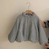 Conjunto de Tres Piezas para Niñas Estilo Coreano Invierno Nuevo Chaqueta de Algodón a Cuadros Forrada de Polar Pantalones de Mezclilla Huecos 2025