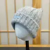 Estilo japonés, anti-envejecimiento, diseño de orejas de gato de caricatura, efecto adelgazante, gorro de punto para mujer, cálido y protector para los oídos para otoño e invierno, corte holgado, adecuado para cabezas más grandes