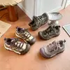 Zapatillas deportivas forradas de forro polar para niños, zapatillas de entrenamiento de cuero alemán para niños, zapatos nuevos de algodón de invierno, zapatillas casuales de doble algodón para niñas, zapatos con estampado de leopardo