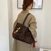 Bolso casual de gran capacidad con estampado de leopardo para mujer, nuevo bolso de hombro de moda 2026 para ir al trabajo, bolso tote versátil de moda