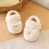 Chanclas de Alto Valor para Mujer 2026 Otoño/Invierno Nuevo Estilo Moda Versátil Más Terciopelo Fondo Plano Suela Suave Antideslizantes Pantuflas para Mujer