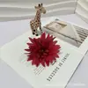 Venta al por mayor del fabricante Crisantemo de Llama Simulada Aguja de Pino Cabeza de Crisantemo Pinza de Cangrejo Flor Falsa Decoración Accesorios para Pasador de Cabello Flor Falsa