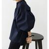 Camisa feminina de manga lanterna com design de nicho chique de primavera da Coreia do Sul, gola redonda, abotoamento pequeno, com cadarço, solta e combinando