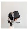 2023 otoño e invierno Nuevo simple moda gran capacidad casual popular banda ancha axila hombro bandolera pequeño cuadrado bolso de mujer