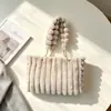Bolsa de pelúcia outono e inverno para mulheres, bolsa de mão niche com contas de bolha, pele de coelho sintética macia e fofa, bolsa de ombro versátil