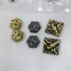 Partes de arriba y de abajo, Protectores de brazos, Protectores de dedos de los pies, Decoraciones con logo, Tapas de armas hechas a medida, Remaches hexagonales de águila, Insignias en forma de diamante de depredador
