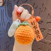 Chaveiro criativo de pelúcia trançado "Coisas Boas Acontecem", pequeno pingente, chaveiro de bolsa de caqui crochê de desenho animado, pequeno presente