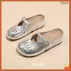 Pantuflas cerradas con diseño calado para mujer, nuevo modelo de verano 2026, cómodas, antideslizantes, versátiles, a la moda, casuales, sandalias de suela suave