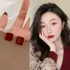 Pendientes Maillard de Alta Gama Color Rojo Ankora para Mujer Año Nuevo y Navidad Pendientes Elegantes Diseño de Nicho Otoño e Invierno