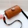 Bolsa de travesseiro bordada nova bolsa 2022 mulheres atacado bolsa de senhoras pequena bolsa de ombro fresco bolsa mensageiro da moda