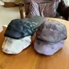 Boné Estilo Japonês Ins Gradiente Camurça Aba Reta para Mulheres, Novo Estilo de Rua Outono e Inverno Versátil Personalidade Boné de Jornaleiro Que Faz o Rosto Parecer Menor