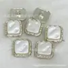Atacado em estoque botão de metal de alta qualidade quadrado couro enrugado fivela de pérola moda simples estilo Chanel botão acessórios de vestuário