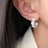 Anillo Minimalista de Moda Estilo Coreano con Diseño Único, Anillo Pequeño de Flor Vintage para Mujer, Versátil de Lujo Ligero Nuevo Accesorio de Mano al por Mayor