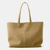 2026 Nova Bolsa Tote de Ombro Casual para Trabalho de Couro de Fibra de Vaca Retro de Grande Capacidade Outono e Inverno para Mulheres