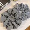 Goma para el pelo de cuadros blanco y negro con flores, extragrande, elegante, con volantes, para moño, accesorio para el pelo
