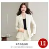 Elegante traje gris para mujer para otoño, atuendo de negocios profesional, ropa de trabajo para gerente de hotel