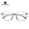 Gafas de madera STUDIOMUKU con montura cuadrada y diseño transparente único, montura degradada.
