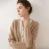 Cardigan macio de malha estilo francês Bai Cai Rong Outono/Inverno 2026 com design falso de duas peças em V, casaco suéter solto