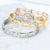 Pulsera sencilla de moda europea y americana transfronteriza de acero de titanio con forma de herradura a cuadros hueca pulsera de acero inoxidable para damas al por mayor