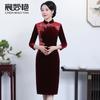 Vestido de novia cheongsam de terciopelo dorado retro de nuevo estilo 2024, ropa para mujer de mediana edad, venta al por mayor de fábrica