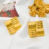 Pendientes de acero inoxidable con diseño de nicho transfronterizo europeo y americano, de invierno, chapados en oro de 18 quilates de alta calidad, con textura cuadrada, ligeros y lujosos.