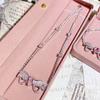 Colar de Camélia Lolita Super Fada Rosa Brilhante Pedra Preciosa Banhado a Ouro Indústria Pesada Full Diamond Laço de Nicho Conjunto