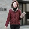New winter collection for middle-aged fashion-conscious moms: stylish and warm quilted cotton jackets, short and chic designs, women's down-filled cotton coats with stand-up collars and extra padding