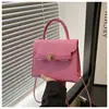 Bolso de Hombro Cruzado Pequeño Cuadrado Portátil Retro para Mujer 2025 Elegante Gran Capacidad Simple Nuevo Color Sólido de Primavera